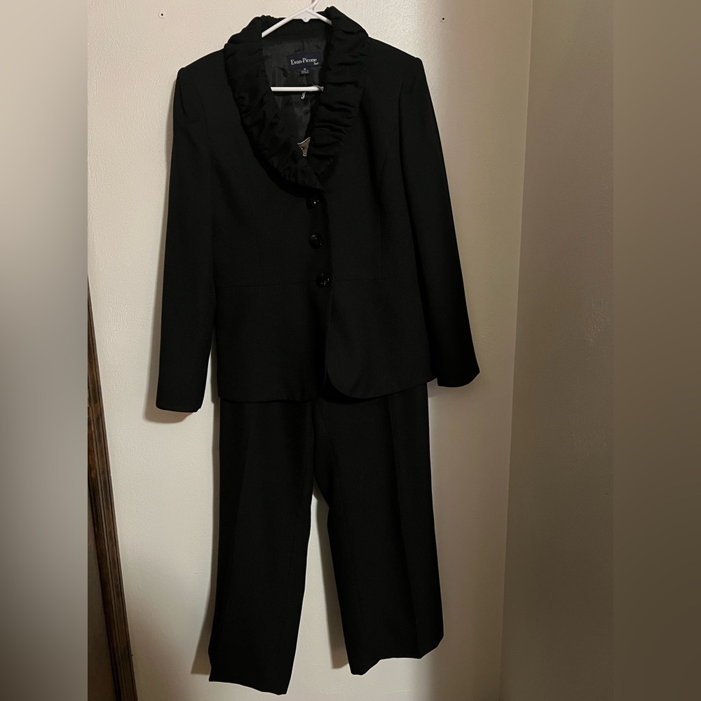 EVAN-PICONE Classic Ruffle Collar 3 Button 2-Piece Suit‎ Black Women's Size 16